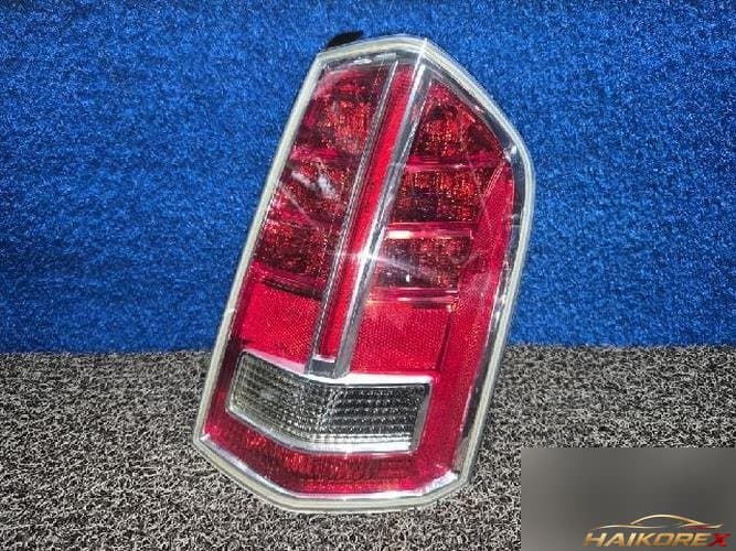 Chrysler 300 2013 — комбинированный фонарь задний правый 68154610AC