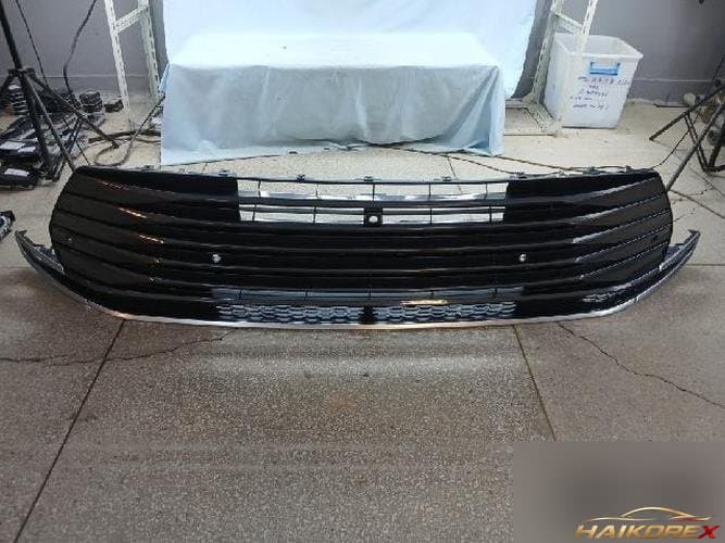 Toyota Sienna 2022 — решётка радиатора нижняя