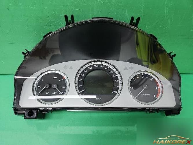 Mercedes-Benz GLK 2011 — приборная панель A2049003205