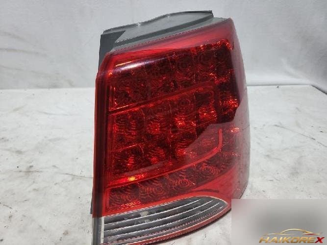Kia Sorento 2011 — комбинированный фонарь задний правый (пассажирский)