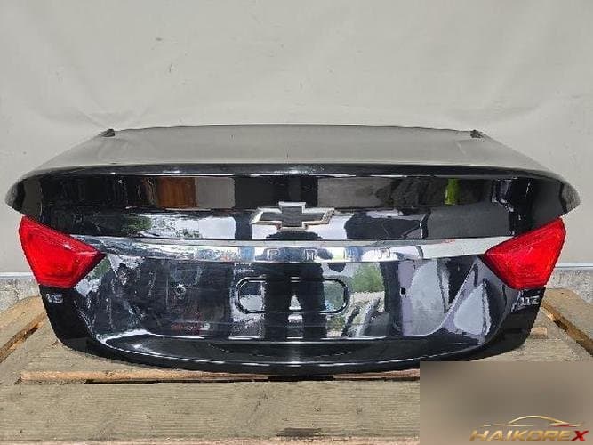 Chevrolet Impala 2016 — крышка багажника