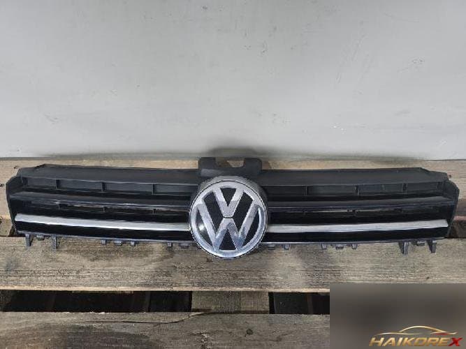 Volkswagen Golf 2015 — решётка радиатора 5G0853653