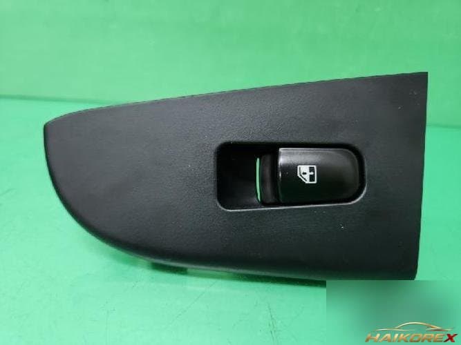 Hyundai Avante 2010 — кнопка стеклоподъемника 1
