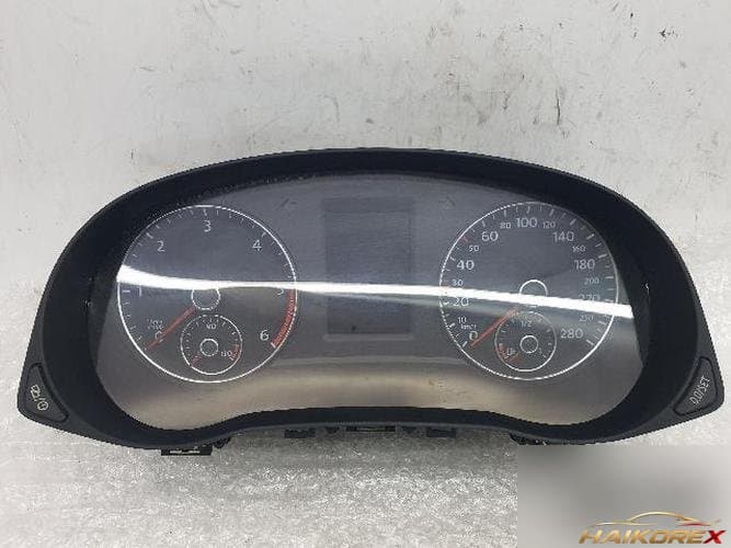 Volkswagen Passat 2015 — приборная панель 561920870E