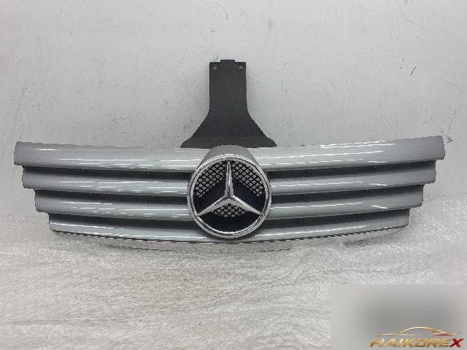 Mercedes-Benz C-Class 2002 — решетка радиатора