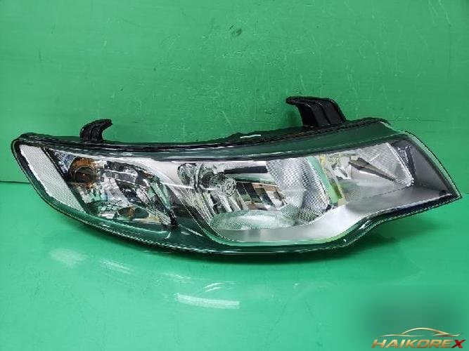 Kia Forte 2010 — фара головного света правая
