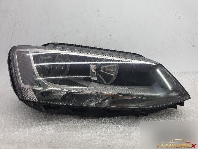 Volkswagen Jetta 2011 — фара головного света правая