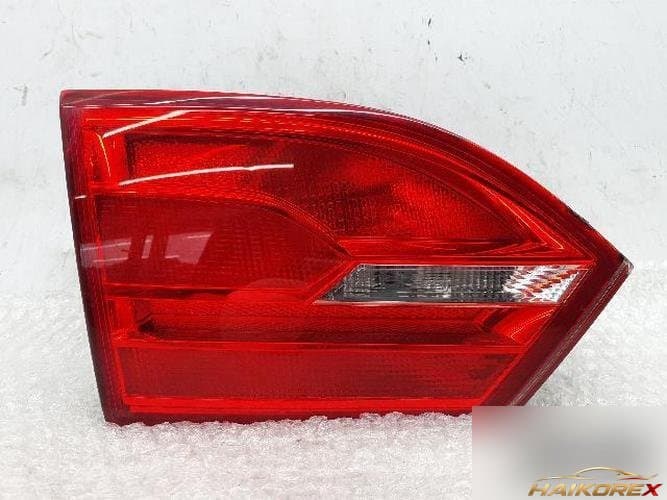 Volkswagen Jetta 2011 — отделка двери (левая) 5C6945259