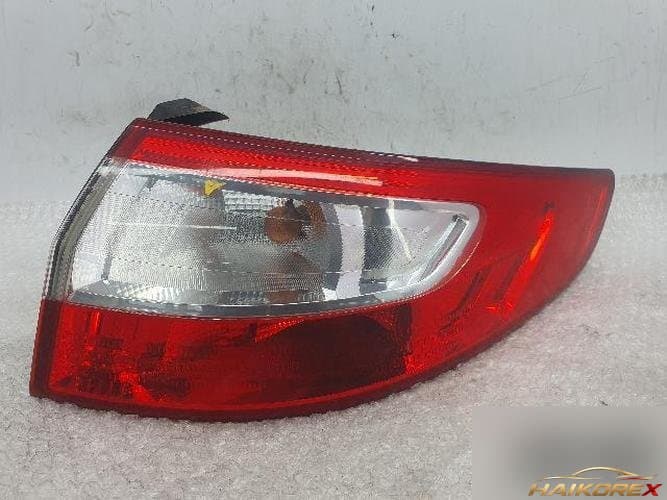Renault SM3 2013 — фонарь задний правый (комбинированный) 265500016R