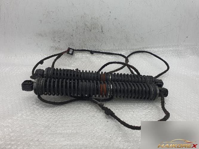 BMW 7-серия F01/F02 2011 — электропривод крышки багажника