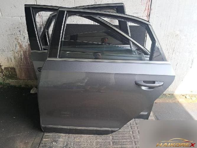 Volkswagen Passat 2015 — задняя левая дверь