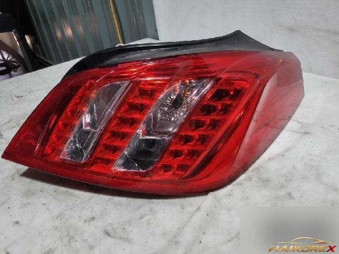 Peugeot 508 2011 — фонарь задний правый (комбинированный)