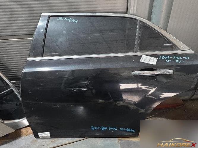 Chrysler 300 2012 — дверь задняя левая 68127963AF