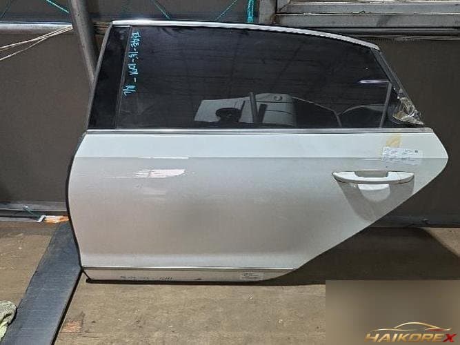 Volkswagen Passat 2015 — дверь задняя левая 561833055C