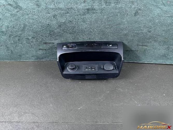 Kia Sorento 2010 — кнопка/переключатель консоли 93300-2P010