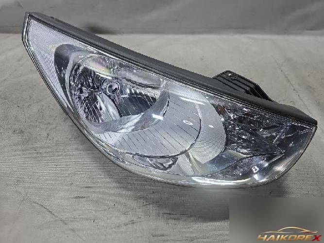 Hyundai Tucson 2010 — фара головного света правая