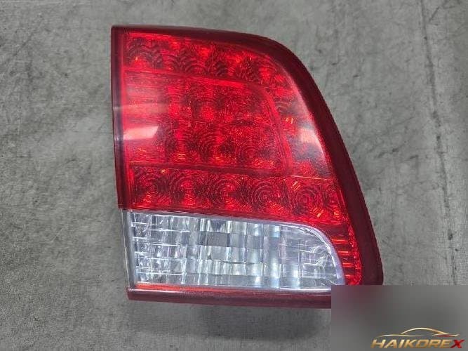 Kia Sorento 2010 — обшивка двери багажника левая