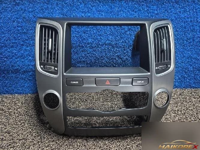 Hyundai Equus 2012 — накладка центральной консоли 1