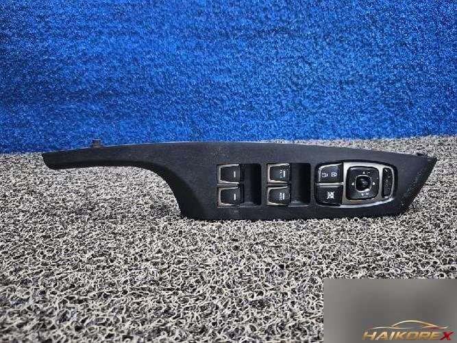 Hyundai Granuer 2013 — кнопка стеклоподъемника 935703V321RY 3