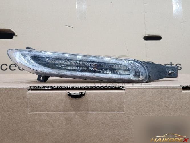 Porsche Panamera 2010 — дневной свет правый