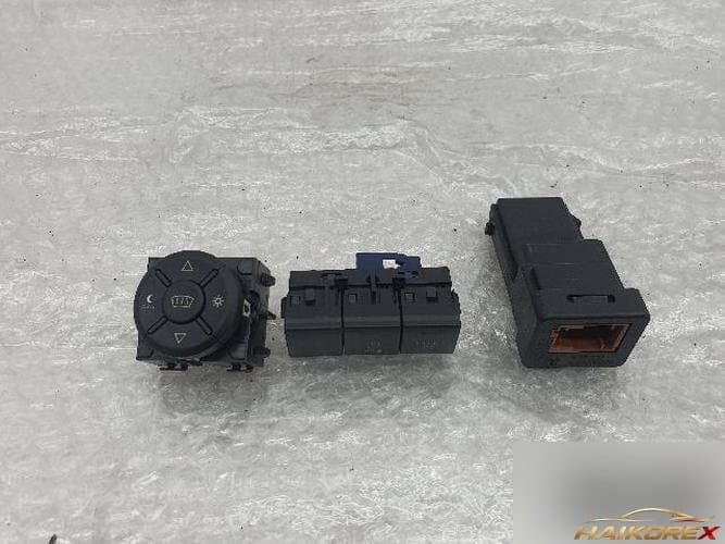 Peugeot 508 2012 — кнопка/переключатель 96661579XT-01