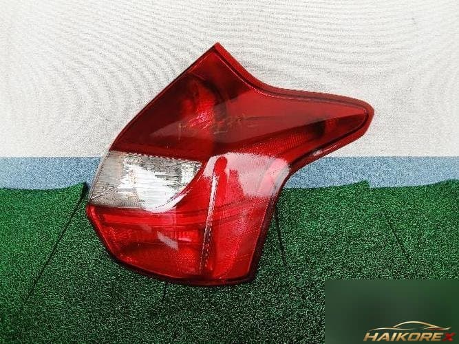 Ford Focus 2012 — комбинированный фонарь задний правый (пассажирский)