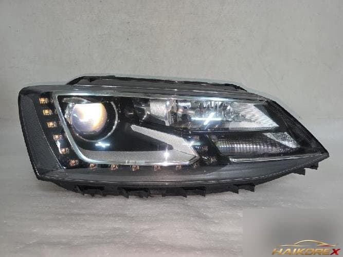 Volkswagen Jetta 2023 — фара правая HID 5C7 941 752 E