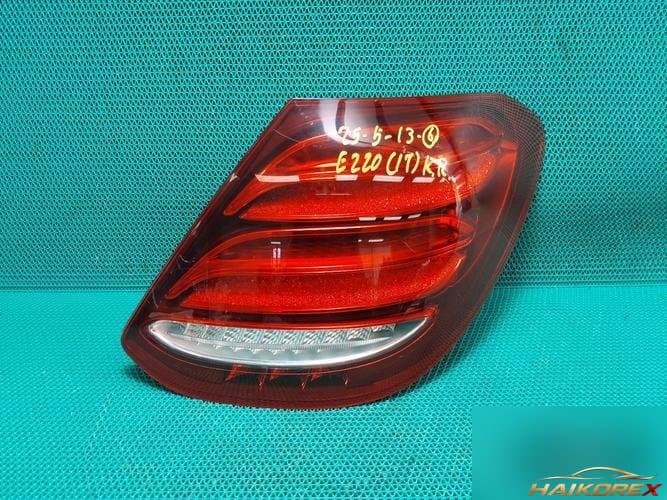 Mercedes-Benz E-Class 2017 — комбинированный фонарь задний правый A2139067800