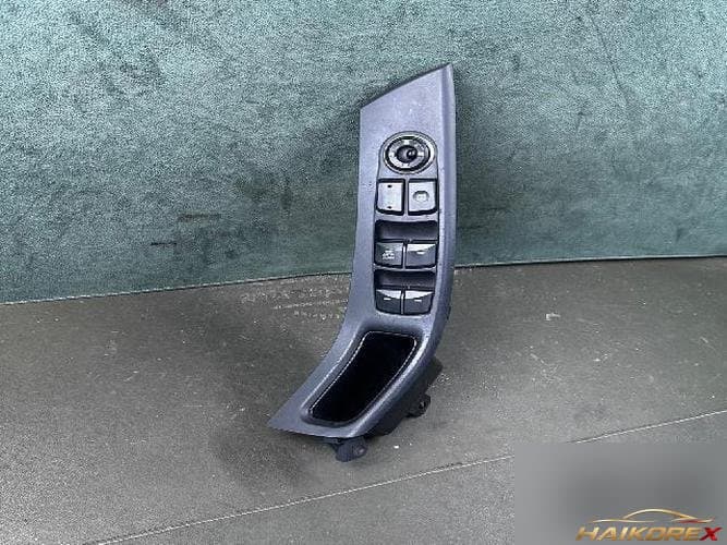 Hyundai Avante 2014 — кнопка стеклоподъемника 93570-3X032RY