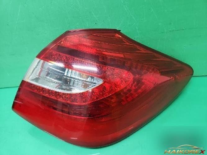 Hyundai Genesis 2012 — комбинированный фонарь задний правый (пассажирский) 92402-3M2