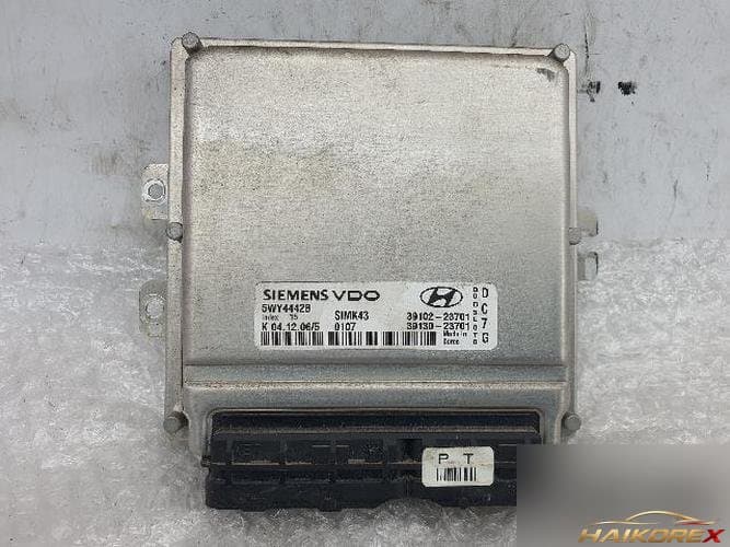 Hyundai Tucson 2007 — блок управления двигателем ECU 39102-23701