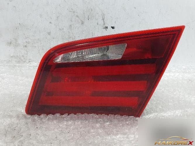 BMW 5 Series 2011 — подсветка багажника правая