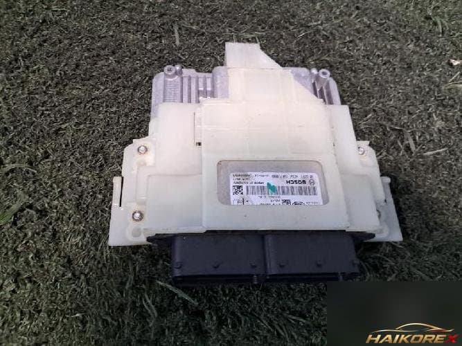 Land Rover Discovery 2016 — блок управления двигателем ECU GX73-12C520-FAF