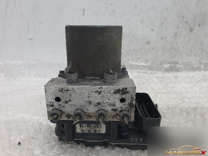 Mercedes-Benz E-Class W212 2011 — блок ABS A2124313512