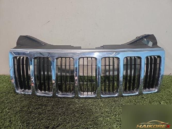 Jeep Grand Cherokee 2009 — решётка радиатора 55157458AA