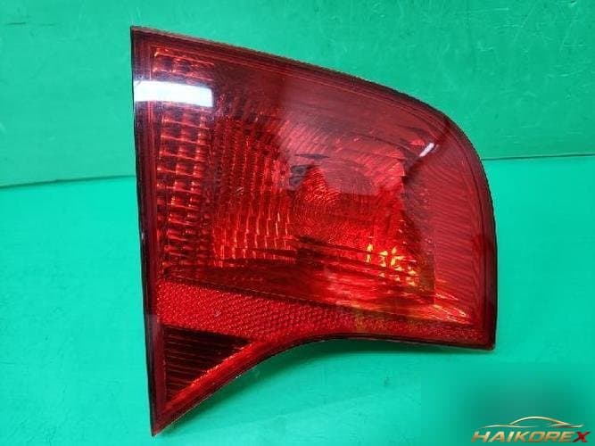 Audi A4 2008 — накладка двери задней левой 3