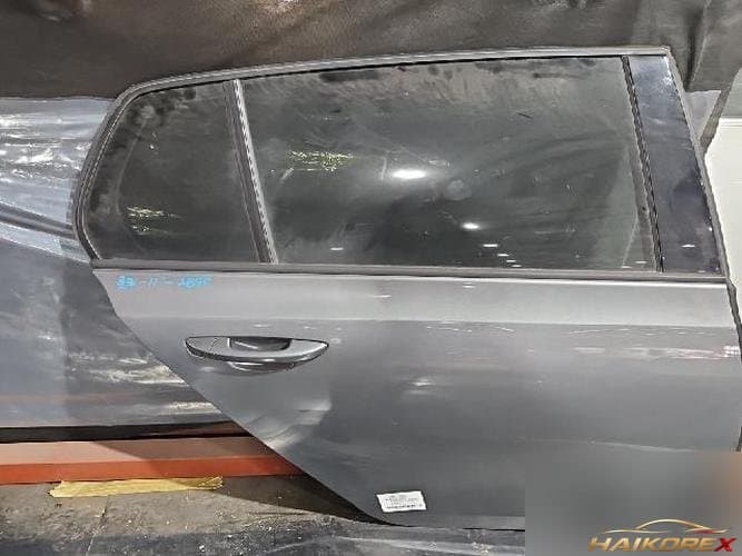 Volkswagen Golf 2011 — дверь задняя правая 5K6833056K
