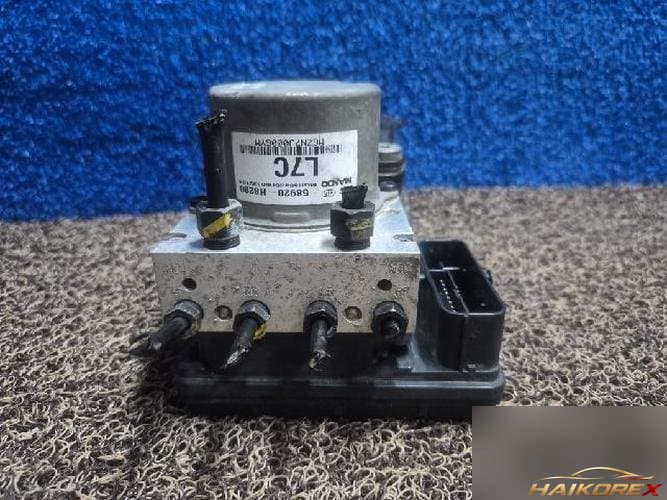 Kia Stonic 2017 — ABS 58920H8290