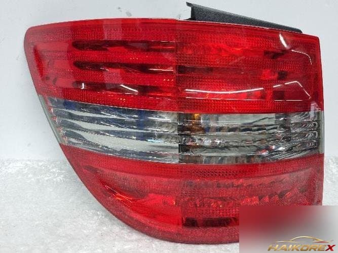 Mercedes-Benz B-Class 2008 — фонарь задний левый комбинированный A1698202564