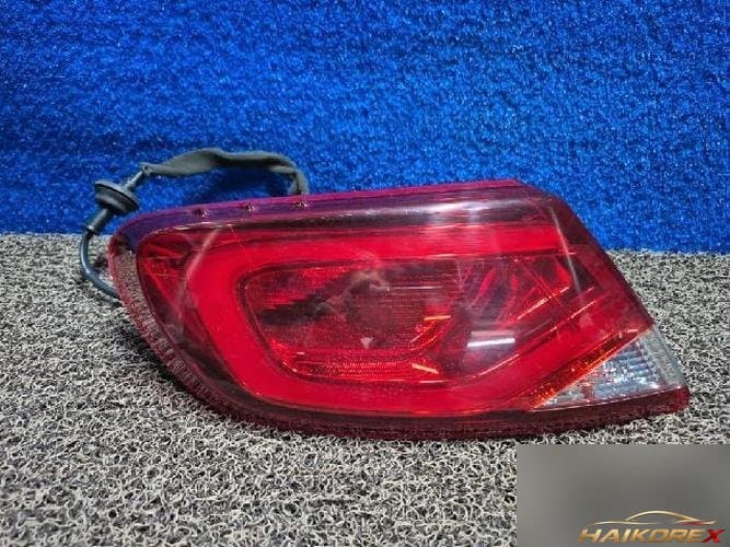 Chrysler 200 2015 — комбинированный задний фонарь левый 68110361AA