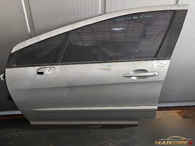 Peugeot 308 2013 — передняя дверь левая 9002Z1
