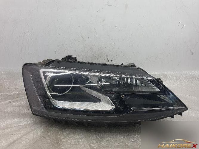 Volkswagen Jetta 2015 — фара правая 5C7 941 752 E 1