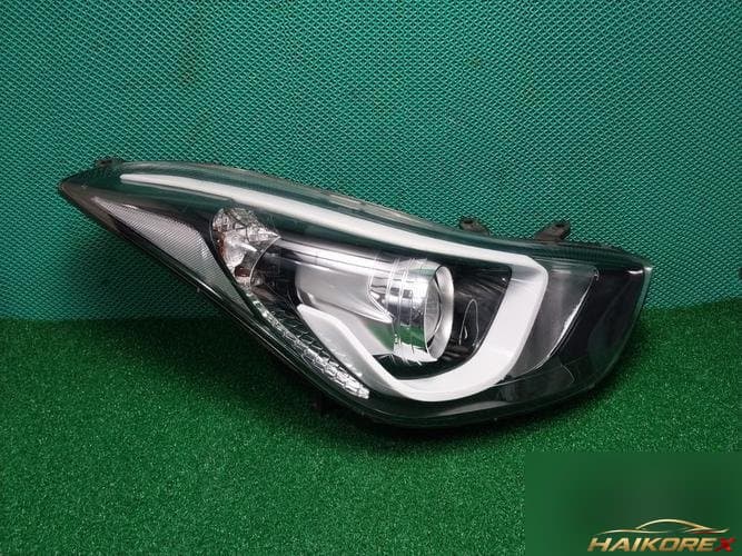 Hyundai Avante 2013 — фара головного света правая 921023X