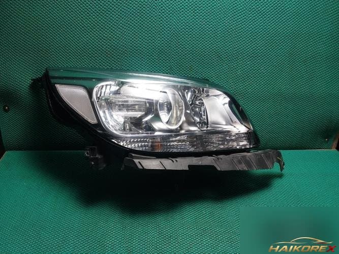 Chevrolet Malibu 2011 — фара правая 20809852