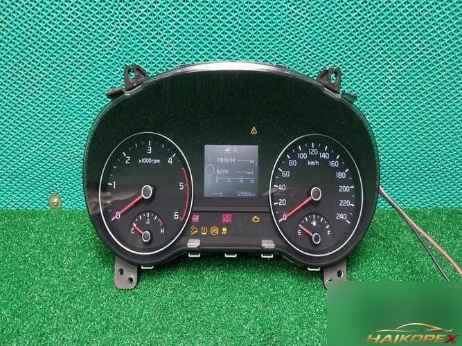 Kia Sportage 2018 — панель приборов 94023D9030