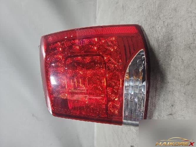 Kia Sorento 2010 — задний комбинированный фонарь правый (пассажирский)