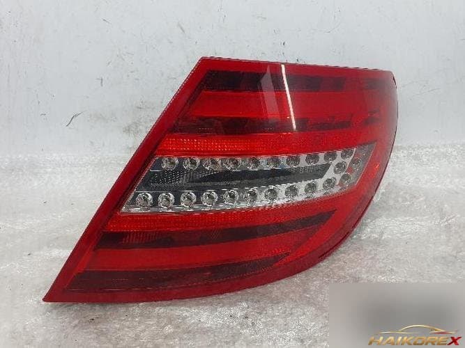 Mercedes-Benz C-Class 2012 — фонарь задний в сборе правый (W204)