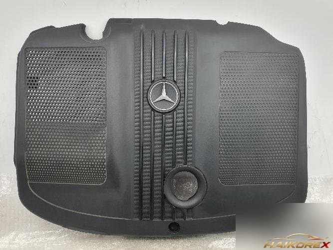 Mercedes-Benz C-класс 2012 — крышка двигателя A651 010 14 67