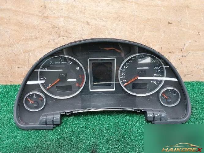 Audi A4 2008 — приборная панель 8E0920901J