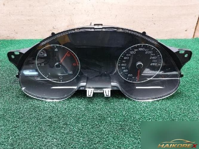 Audi A4 2016 — приборная панель 8K0920932D
